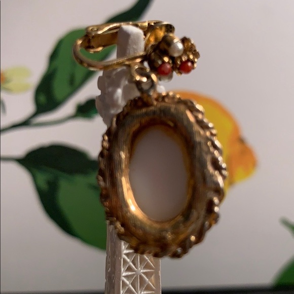 Gold Tone Victorian Style Portrait Clip Earrings - Picture 6 of 9